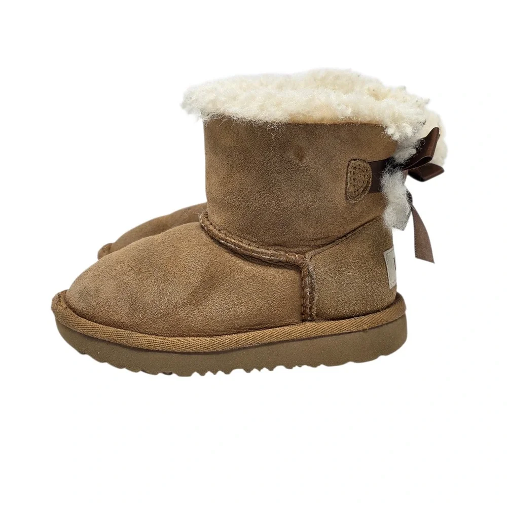 UGG Toddler Mini Bailey Bow II Chestnut Suede Boots‎ Size 8T 1017397T